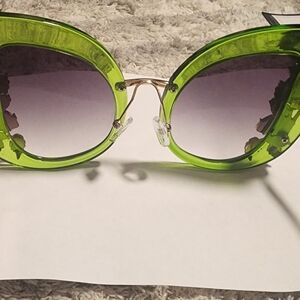 Chic Green Sunglasses
